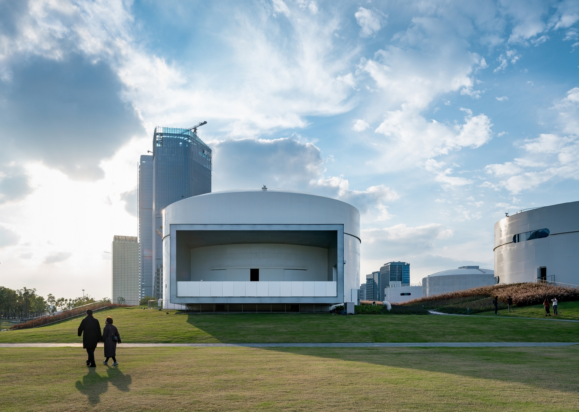 上海油罐艺术中心建筑主图，OPEN Architecture设计，© Qingshan Wu
